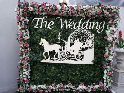 קיר פרחים לחתונה (קבלת פנים)